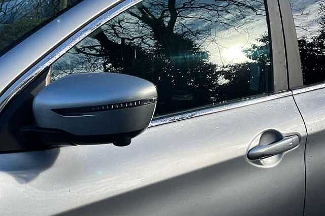 Nissan Qashqai 1.2 DIG-T N-CONNECTA 5DR