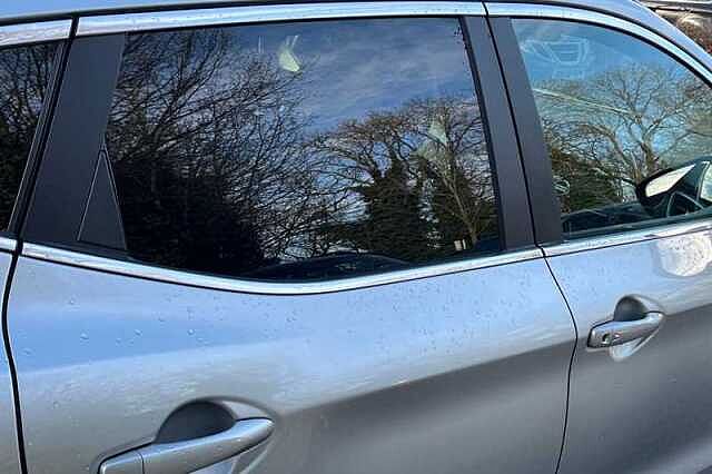 Nissan Qashqai 1.2 DIG-T N-CONNECTA 5DR