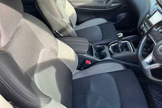 Nissan Qashqai 1.2 DIG-T N-CONNECTA 5DR