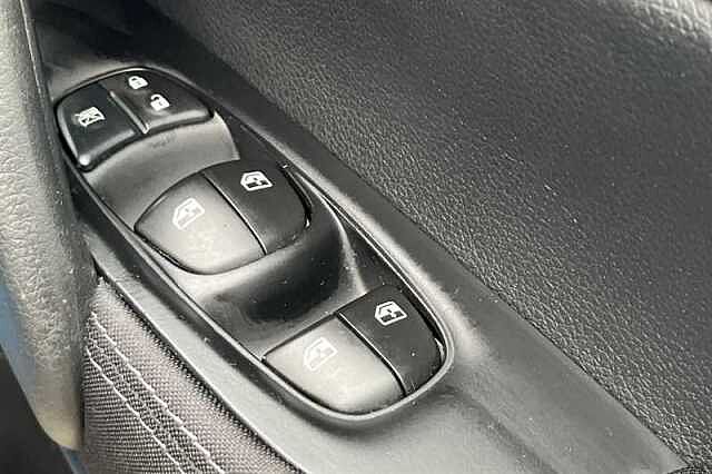 Nissan Qashqai 1.3 DIG-T 160 [157] N-CONNECTA 5DR DCT GLASS ROOF