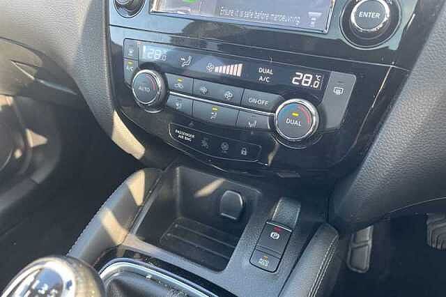 Nissan Qashqai 1.2 DIG-T N-CONNECTA 5DR