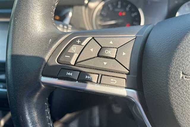 Nissan Qashqai 1.2 DIG-T N-CONNECTA 5DR