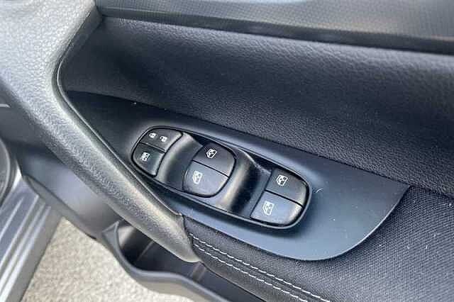 Nissan Qashqai 1.2 DIG-T N-CONNECTA 5DR