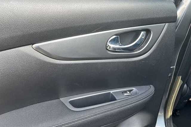 Nissan Qashqai 1.2 DIG-T N-CONNECTA 5DR