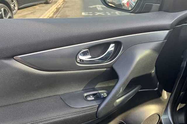 Nissan Qashqai 1.2 DIG-T N-CONNECTA 5DR