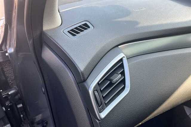 Nissan Qashqai 1.2 DIG-T N-CONNECTA 5DR