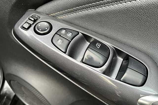 Nissan Juke 1.0 DIG-T 114 N-CONNECTA 5DR