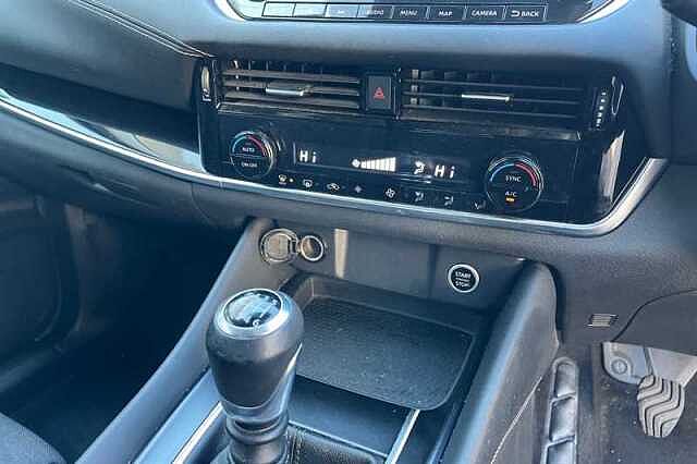 Nissan Qashqai 1.3 DIG-T MH N-CONNECTA 5DR