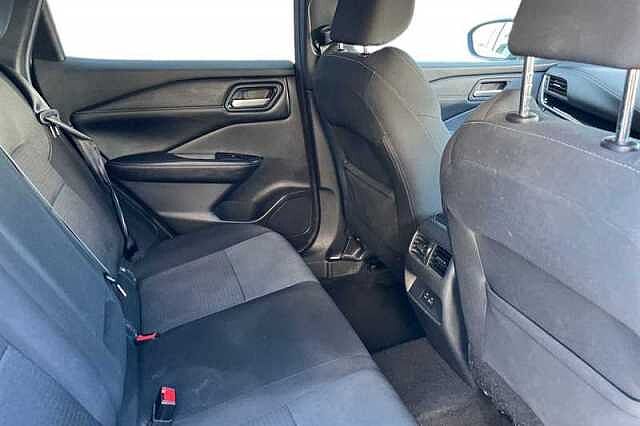 Nissan Qashqai 1.3 DIG-T MH N-CONNECTA 5DR