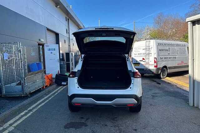 Nissan Qashqai 1.3 DIG-T MH N-CONNECTA 5DR