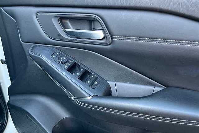 Nissan Qashqai 1.3 DIG-T MH N-CONNECTA 5DR