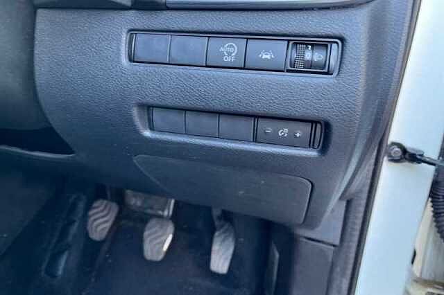 Nissan Qashqai 1.3 DIG-T MH N-CONNECTA 5DR