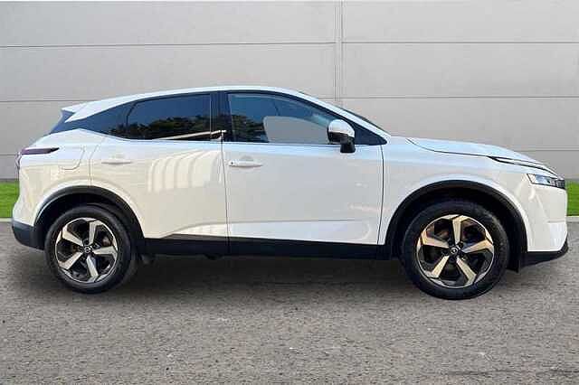 Nissan Qashqai 1.3 DIG-T MH N-CONNECTA 5DR