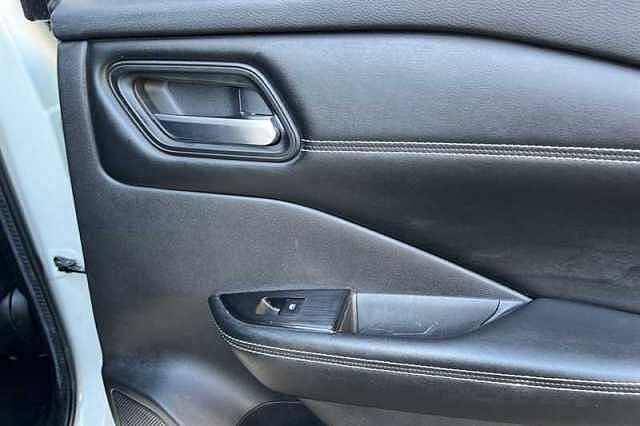 Nissan Qashqai 1.3 DIG-T MH N-CONNECTA 5DR