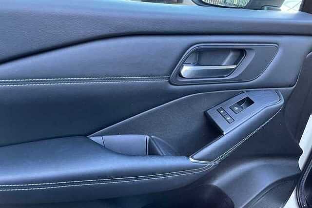 Nissan Qashqai 1.3 DIG-T MH N-CONNECTA 5DR