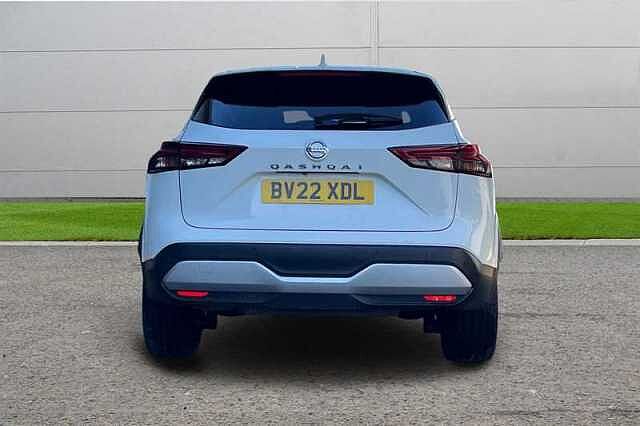 Nissan Qashqai 1.3 DIG-T MH N-CONNECTA 5DR