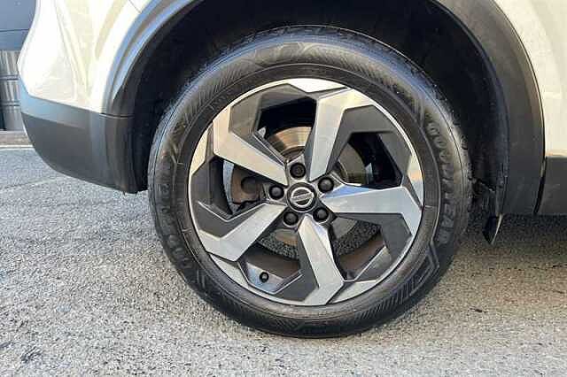 Nissan Qashqai 1.3 DIG-T MH N-CONNECTA 5DR