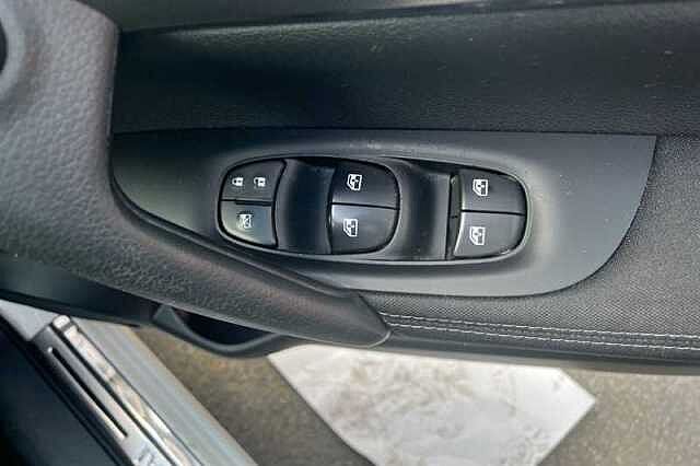 Nissan Qashqai 1.2 DIG-T N-CONNECTA 5DR