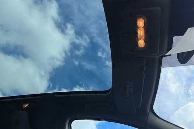 Nissan Qashqai 1.2 DIG-T N-CONNECTA 5DR