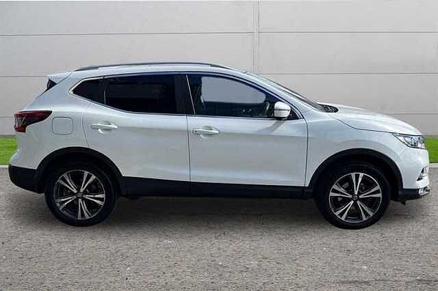 Nissan Qashqai 1.2 DIG-T N-CONNECTA 5DR