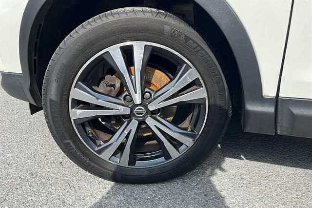 Nissan Qashqai 1.2 DIG-T N-CONNECTA 5DR