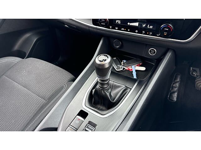 Nissan Qashqai 1.3 DiG-T MH Acenta Premium 5dr Petrol Hatchback