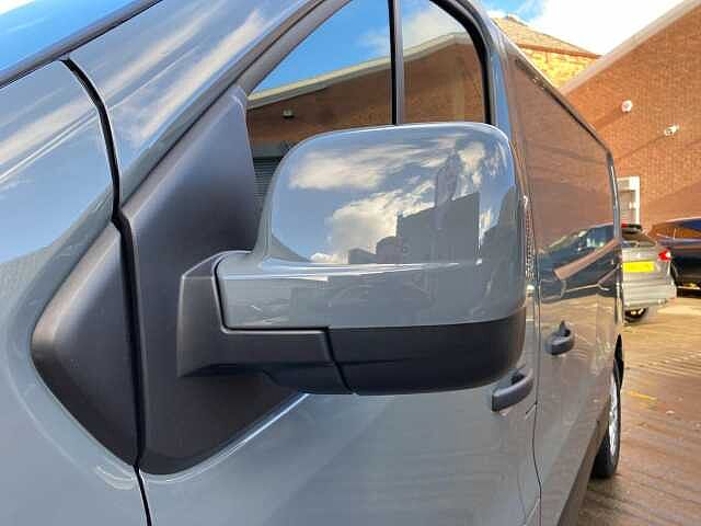 Nissan Primastar 2.0 dCi 30 Tekna L2 Euro 6 (s/s) 5dr