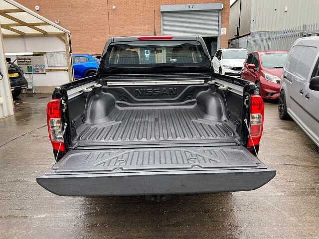 Nissan Navara 2.3 dCi Acenta 4WD Euro 6 (s/s) 4dr