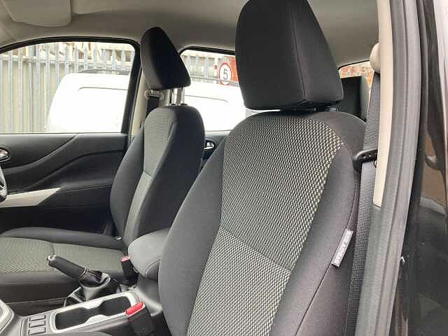Nissan Navara 2.3 dCi Acenta 4WD Euro 6 (s/s) 4dr