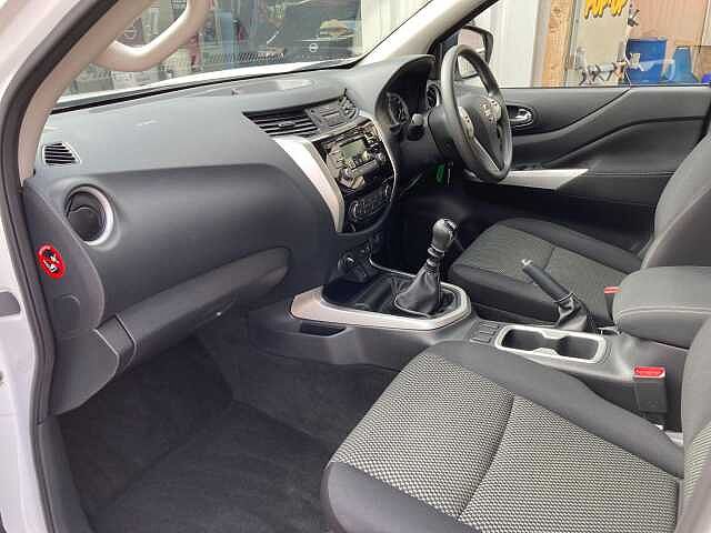 Nissan Navara 2.3 dCi Acenta 4WD Euro 6 (s/s) 4dr
