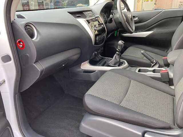 Nissan Navara 2.3 dCi Acenta 4WD Euro 6 (s/s) 4dr