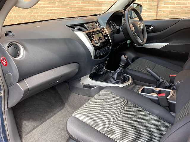 Nissan Navara 2.3 dCi Acenta 4WD Euro 6 (s/s) 4dr