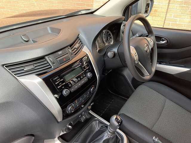 Nissan Navara 2.3 dCi Acenta 4WD Euro 6 (s/s) 4dr
