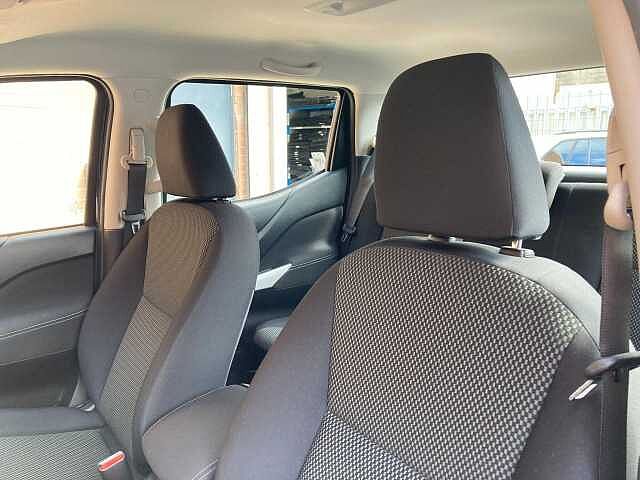 Nissan Navara 2.3 dCi Acenta 4WD Euro 6 (s/s) 4dr