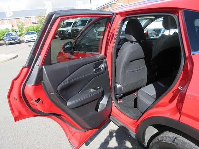 Nissan Qashqai 1.3 DiG-T MH N-Connecta 5dr