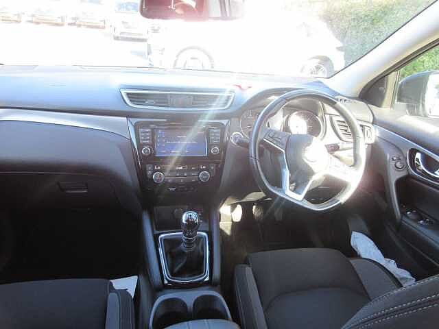 Nissan Qashqai 1.3 DiG-T N-Connecta 5dr