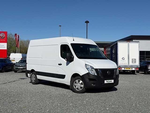 Nissan Interstar 2.3 dCi 35 Tekna FWD L2 H2 Euro 6 4dr