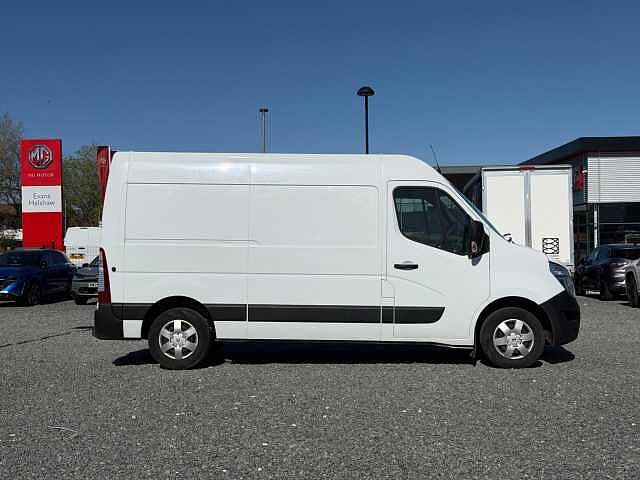 Nissan Interstar 2.3 dCi 35 Tekna FWD L2 H2 Euro 6 4dr