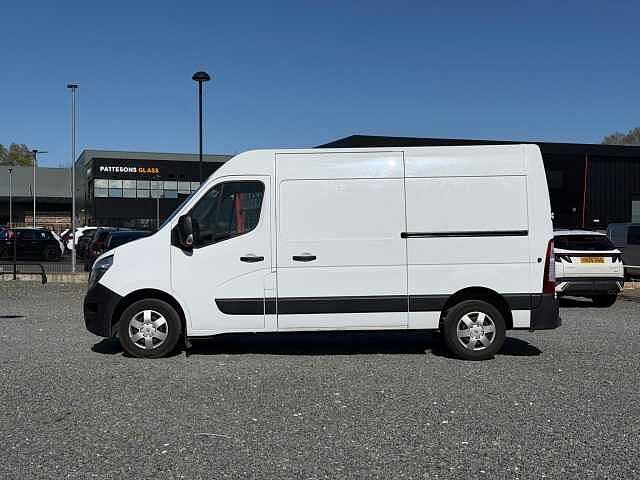 Nissan Interstar 2.3 dCi 35 Tekna FWD L2 H2 Euro 6 4dr