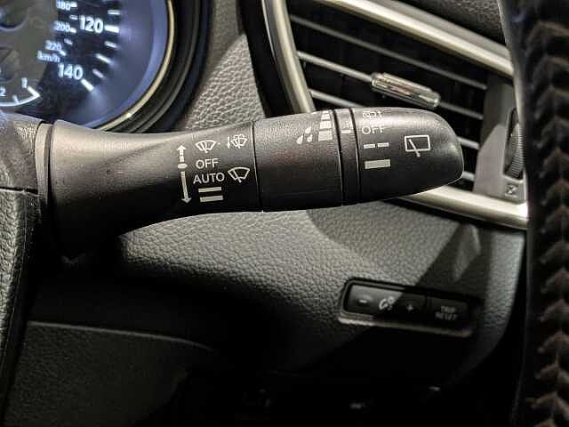 Nissan Qashqai 1.2 DiG-T N-Connecta 5dr