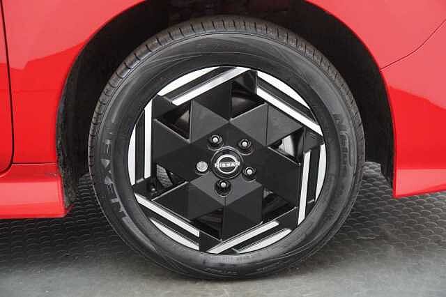 Nissan LEAF 39KW Acenta Auto with Rear View Camera and Apple + Android Integration