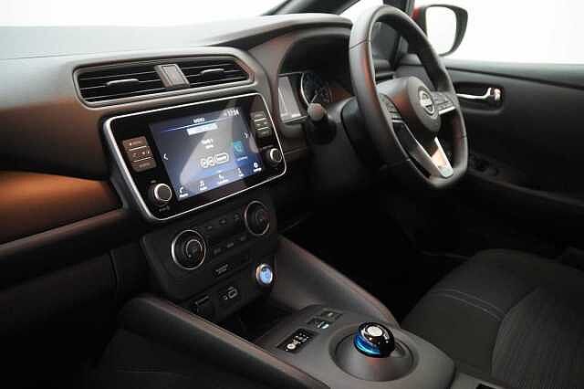 Nissan LEAF 39KW Acenta Auto with Rear View Camera and Apple + Android Integration