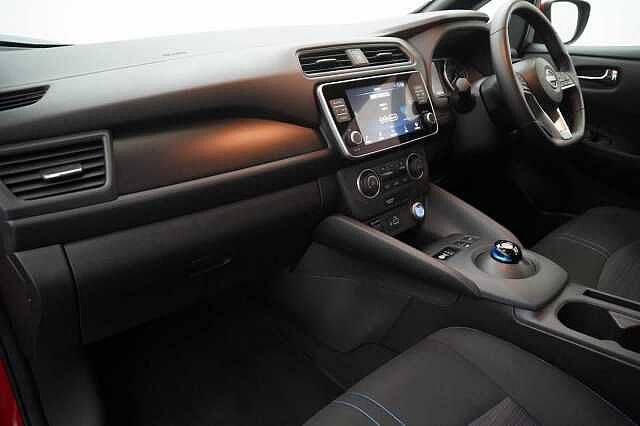 Nissan LEAF 39KW Acenta Auto with Rear View Camera and Apple + Android Integration