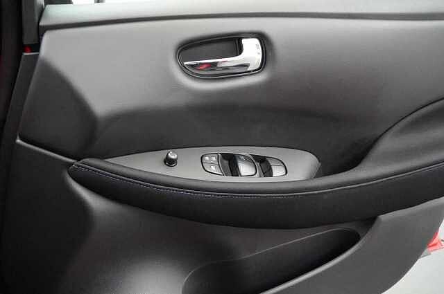 Nissan LEAF 39KW Acenta Auto with Rear View Camera and Apple + Android Integration