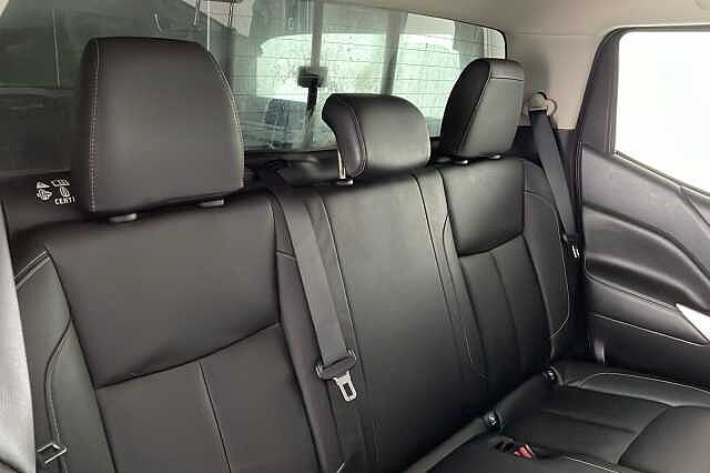 Nissan Navara Double Cab Pick Up Tekna 2.3dCi 190 4WD