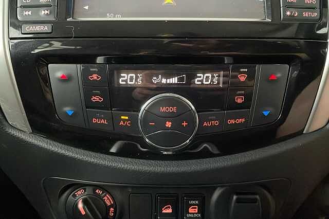 Nissan Navara Double Cab Pick Up Tekna 2.3dCi 190 4WD