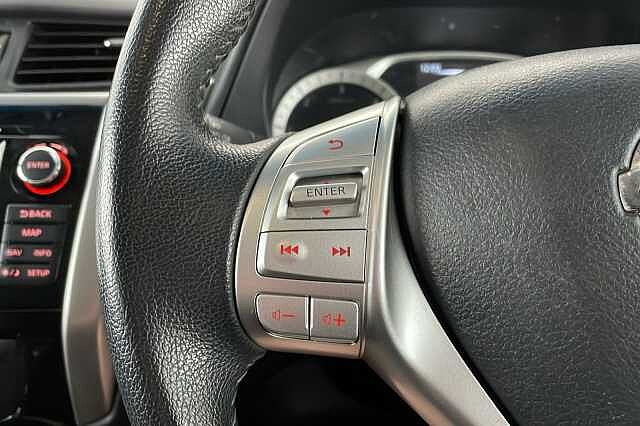 Nissan Navara Double Cab Pick Up Tekna 2.3dCi 190 4WD