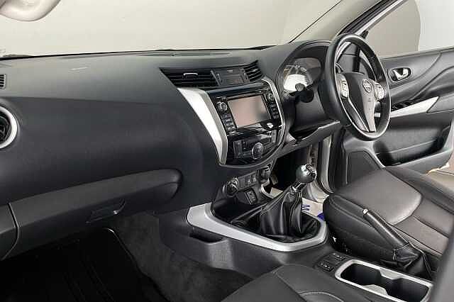 Nissan Navara Double Cab Pick Up Tekna 2.3dCi 190 4WD