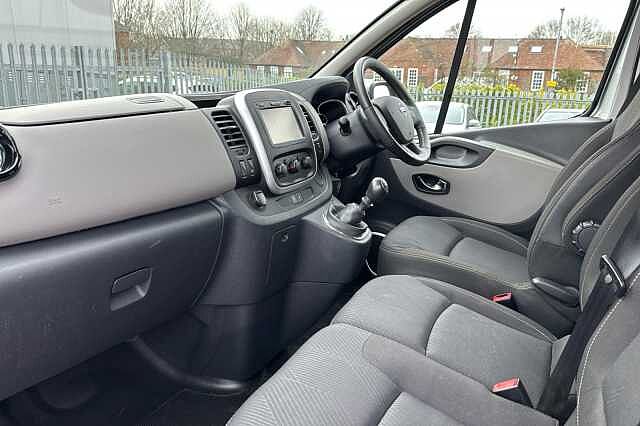 Nissan Nv300 2.7t L1 1.6 dCi 125ps H1 Tekna Combi Van