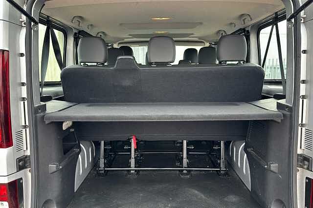 Nissan Nv300 2.7t L1 1.6 dCi 125ps H1 Tekna Combi Van